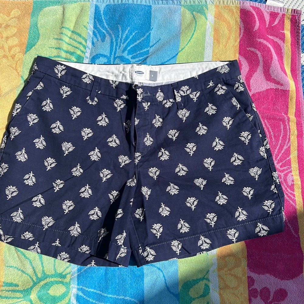 Women’s patterned shorts-great condition